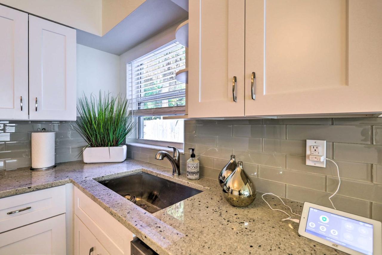 Cute And Cozy Florida Duplex Walk To Beaches! ココアビーチ エクステリア 写真